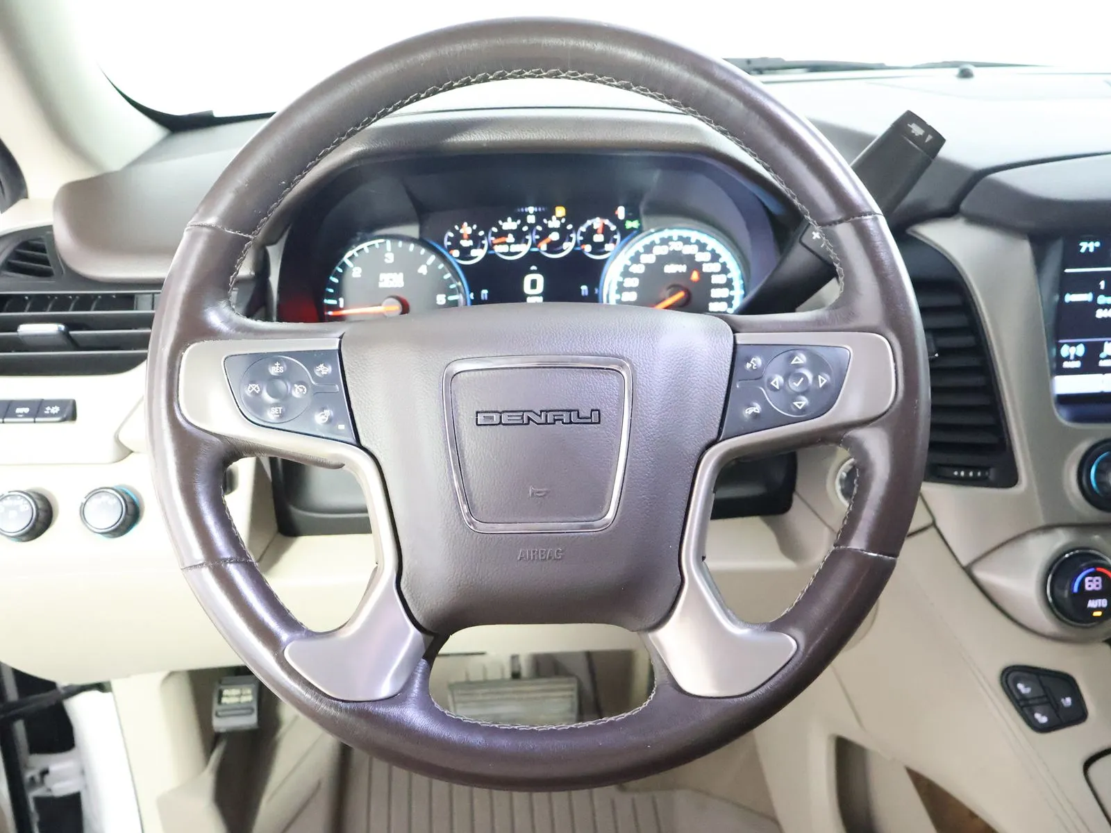 GMC Yukon photo 36