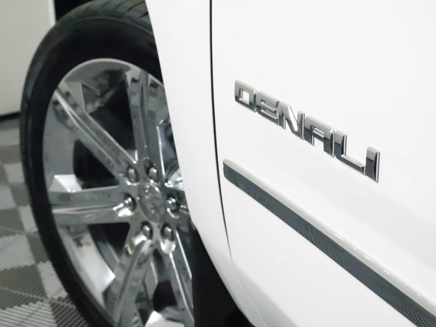 GMC Yukon photo 16