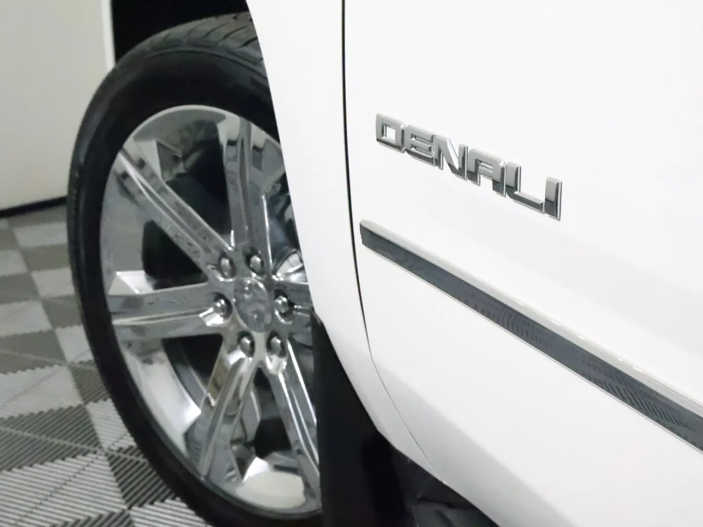 GMC Yukon photo 15