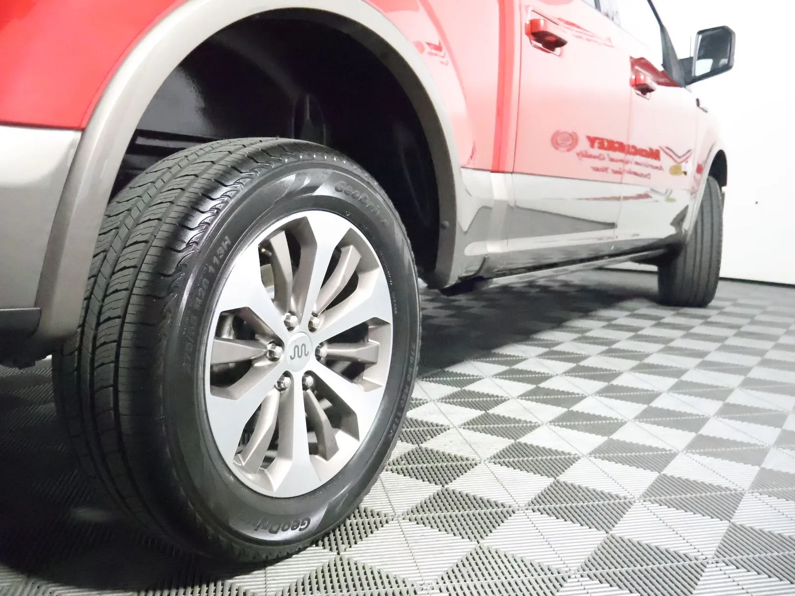 Ford F-150 photo 11