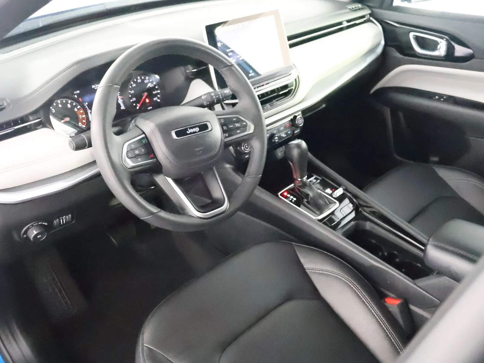 Jeep Compass photo 24