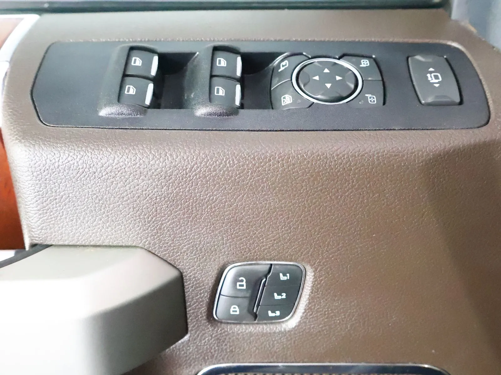 Ford F350SD photo 32