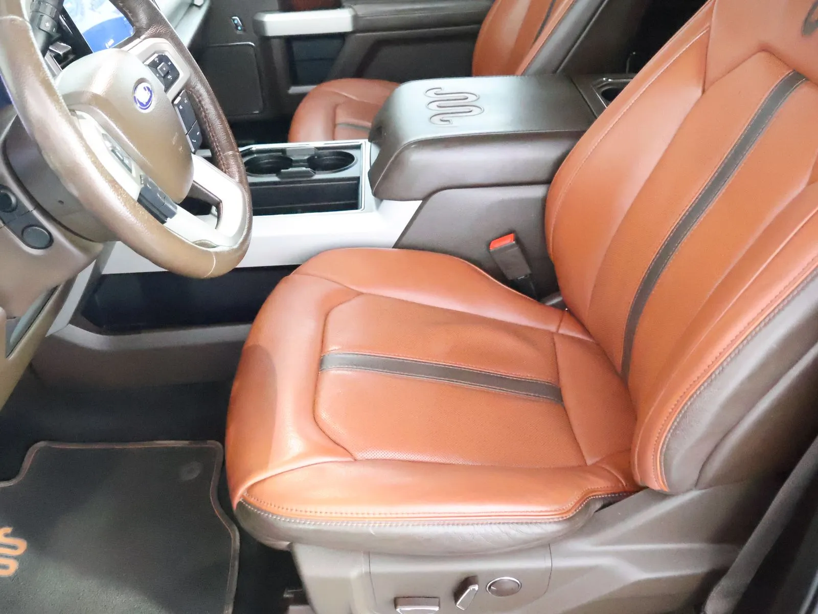 Ford F350SD photo 28