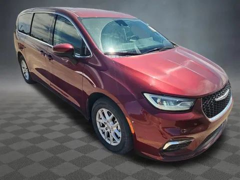 More photos of 2023 Chrysler Pacifica Touring L at McCloskey Imports & 4x4s (Licensed as McCloskey Isuzu), CO