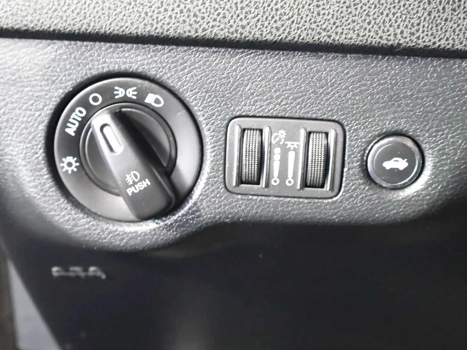 Dodge Charger photo 34