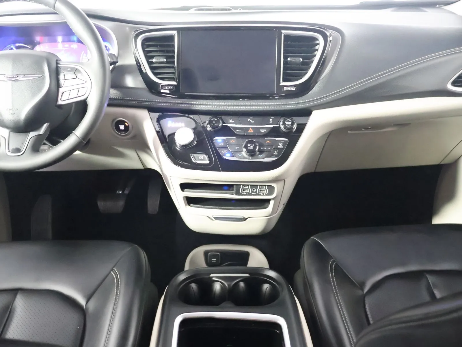 Chrysler Pacifica photo 27