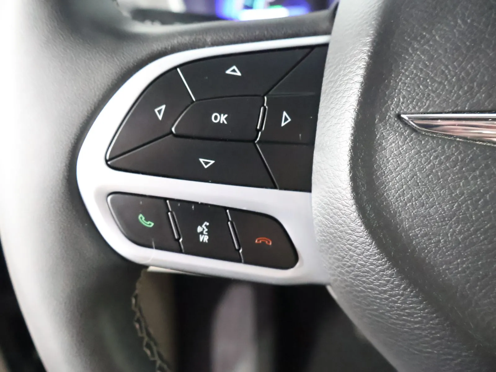Chrysler Pacifica photo 33