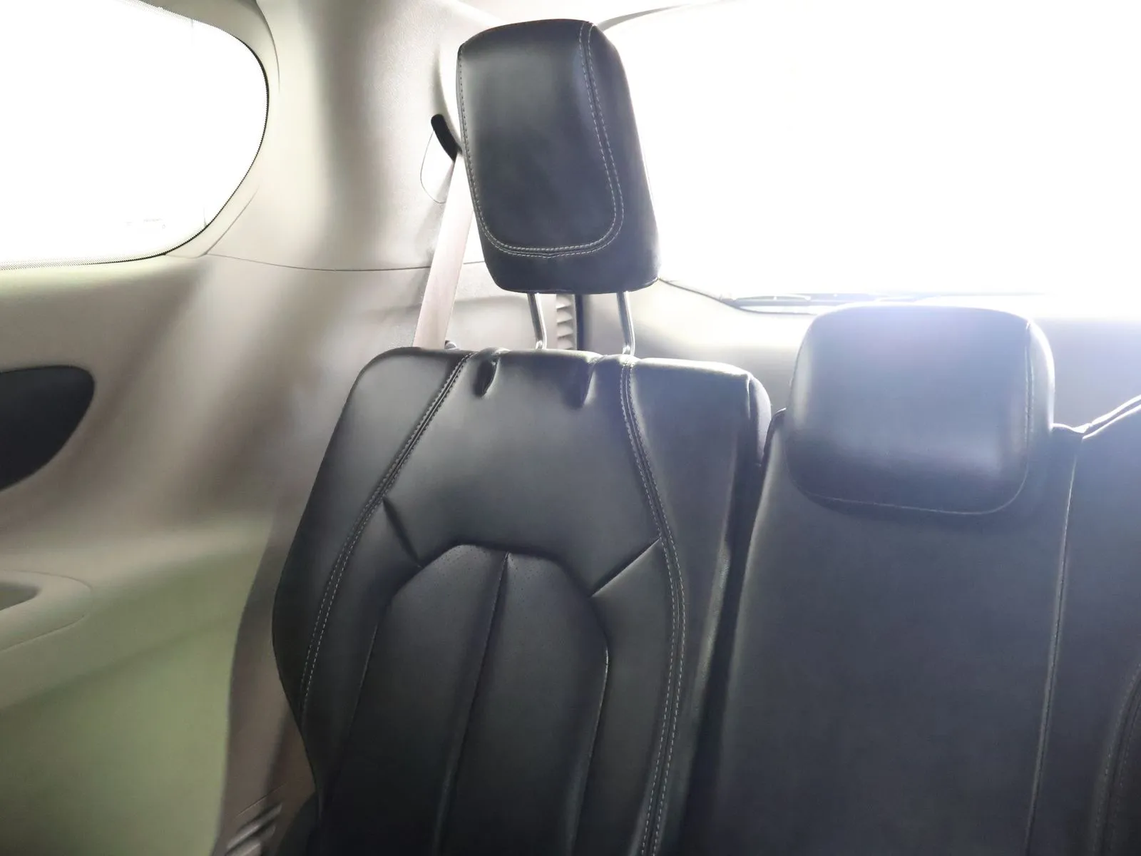 Chrysler Pacifica photo 47