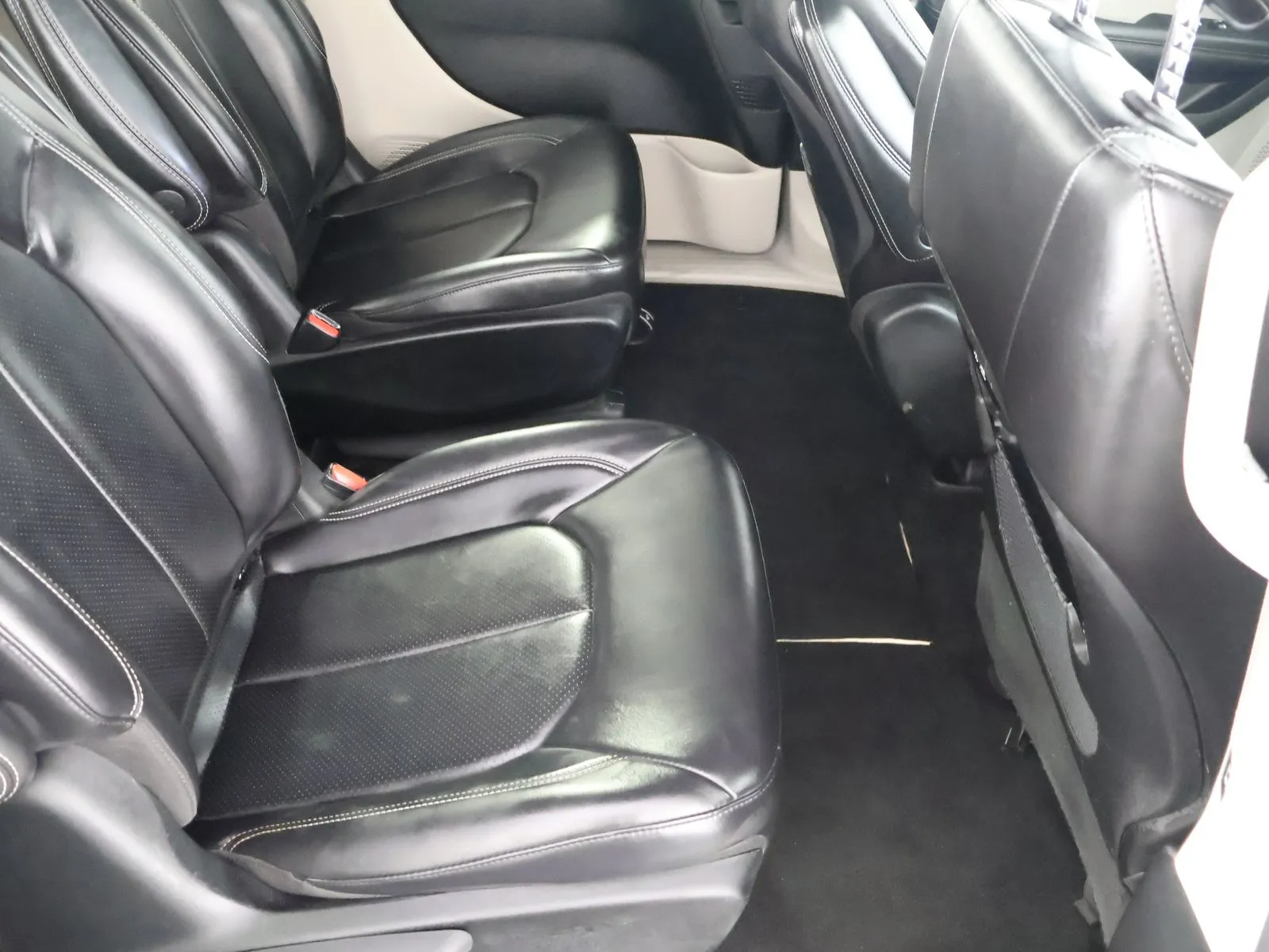 Chrysler Pacifica photo 52