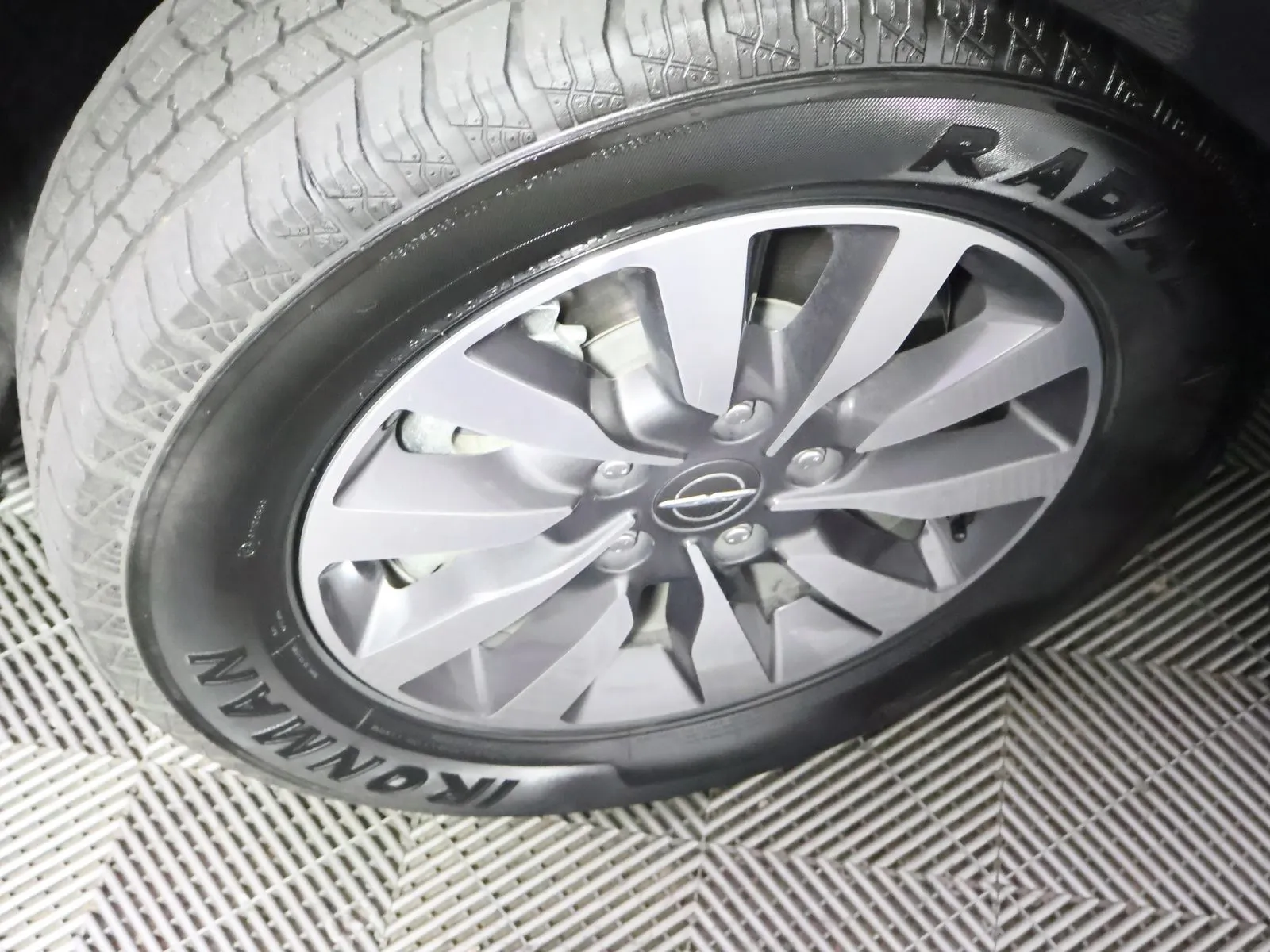 Chrysler Pacifica photo 19