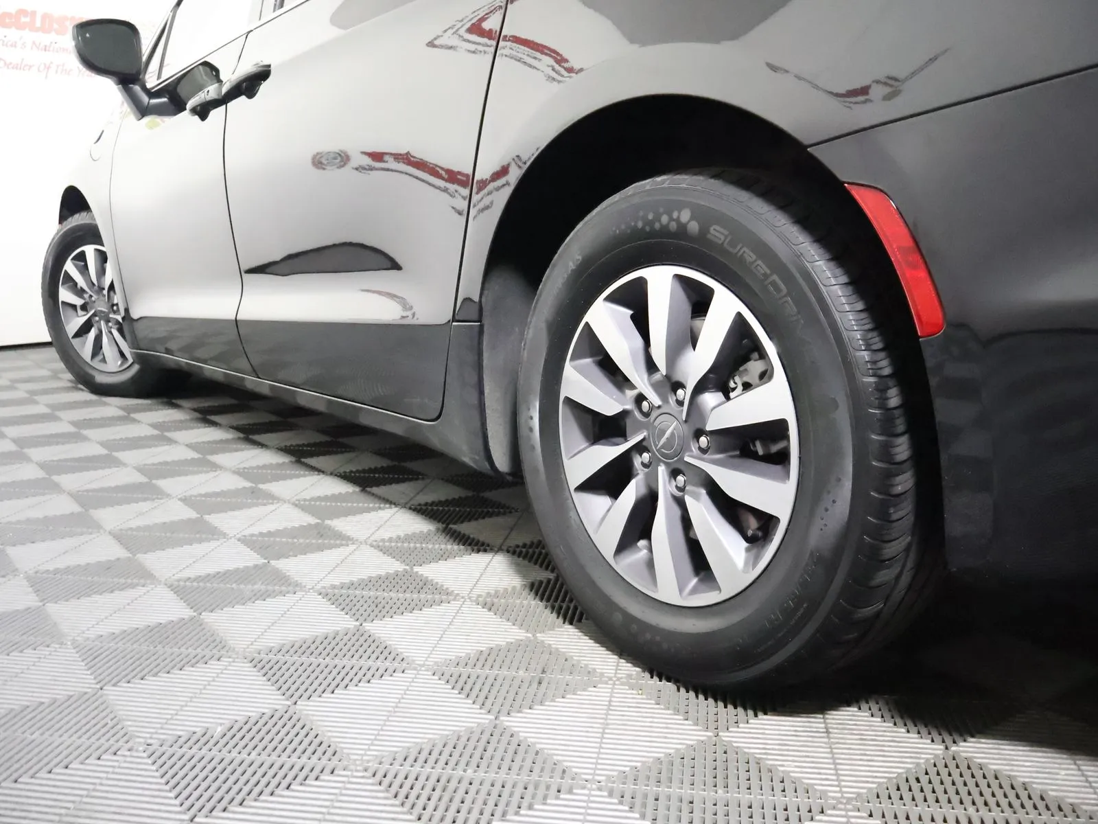 Chrysler Pacifica photo 13