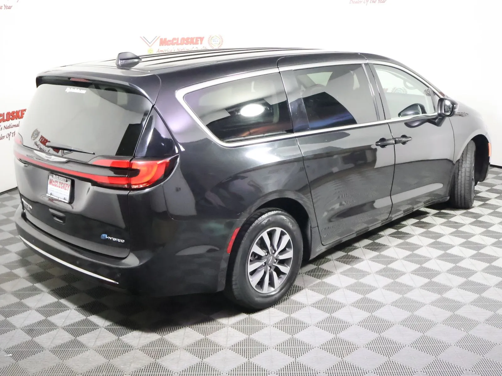 Chrysler Pacifica photo 4