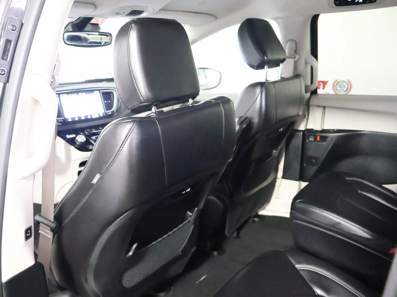 Chrysler Pacifica photo 44
