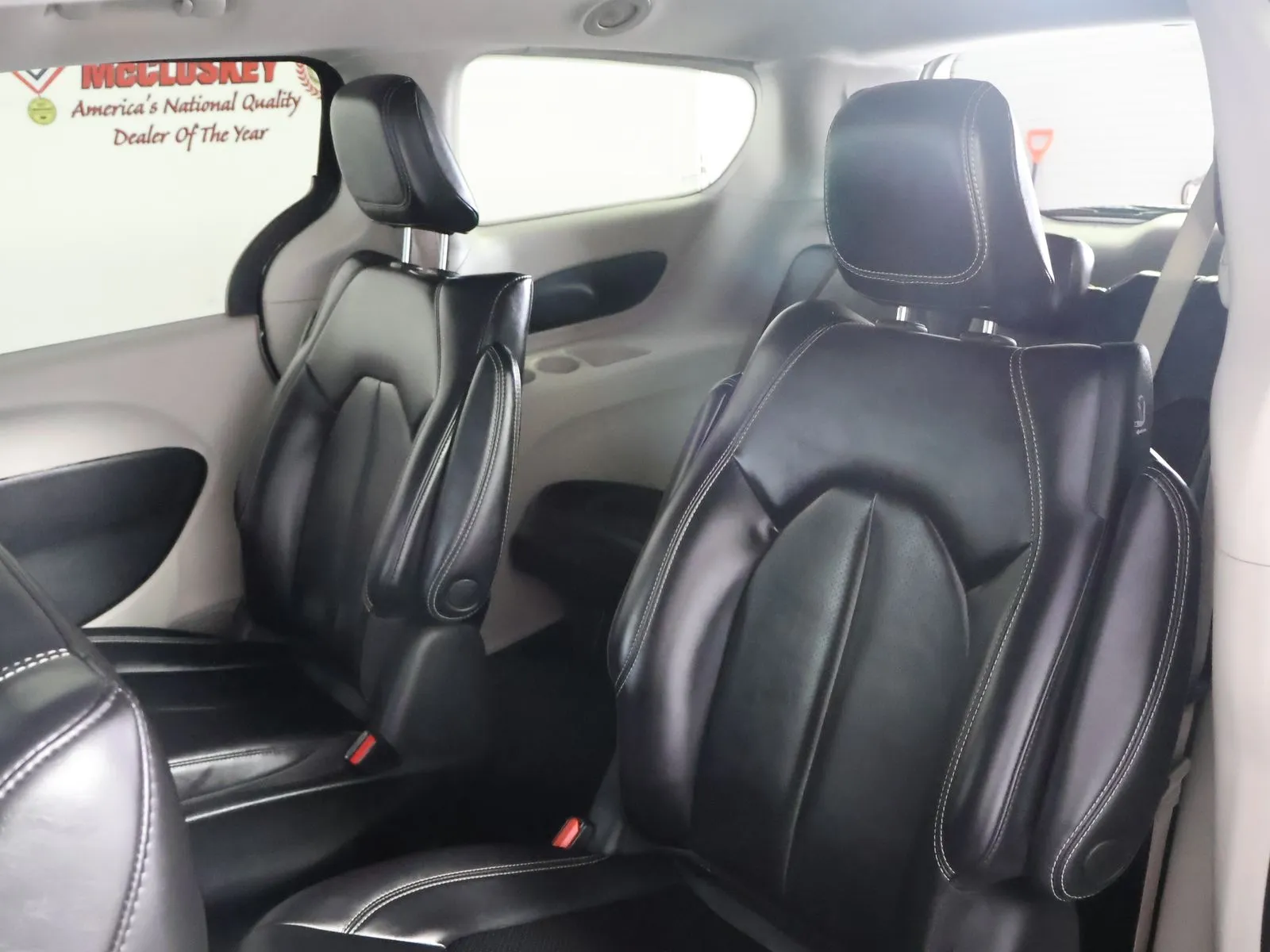Chrysler Pacifica photo 46