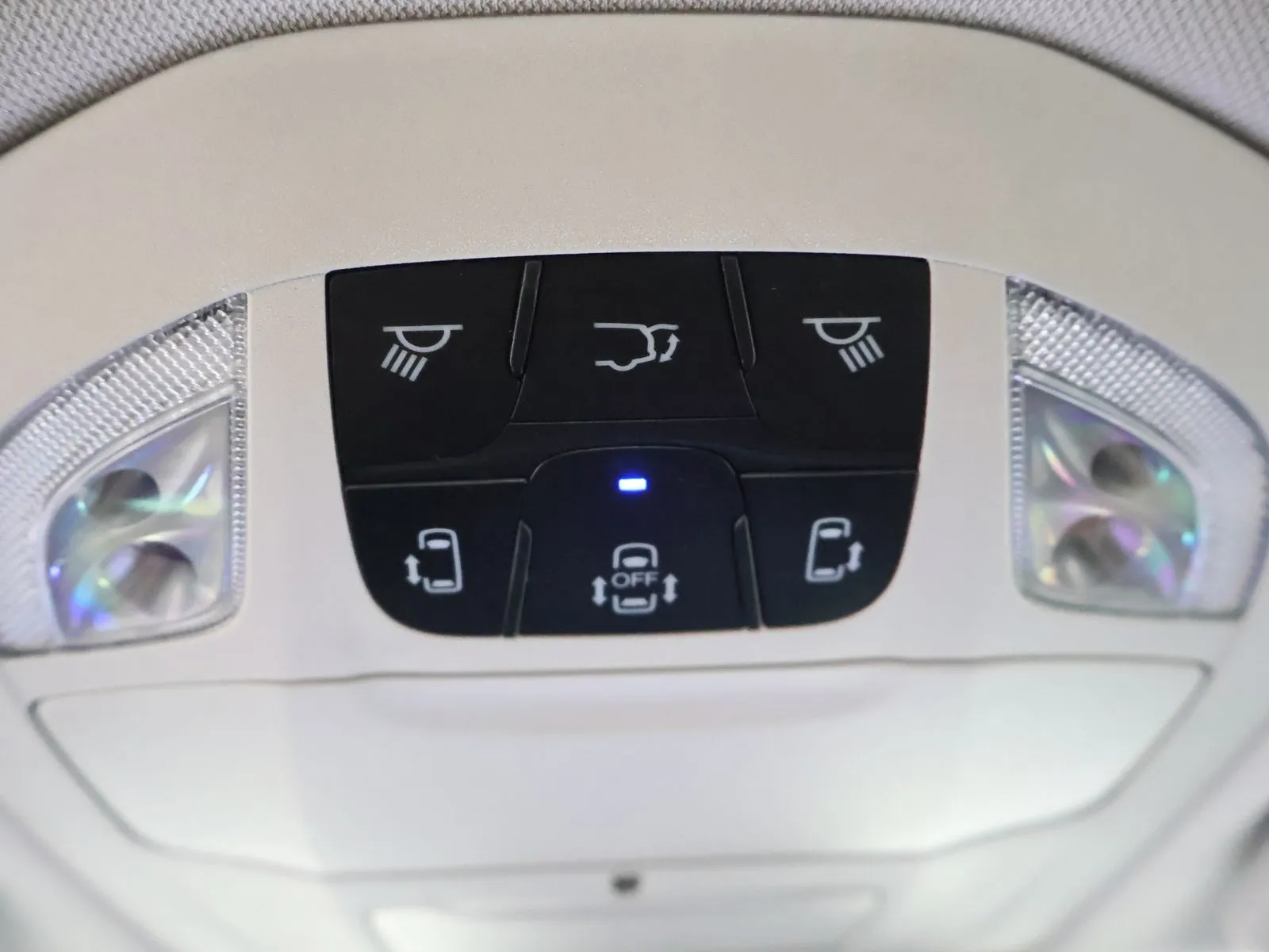 Chrysler Pacifica photo 43