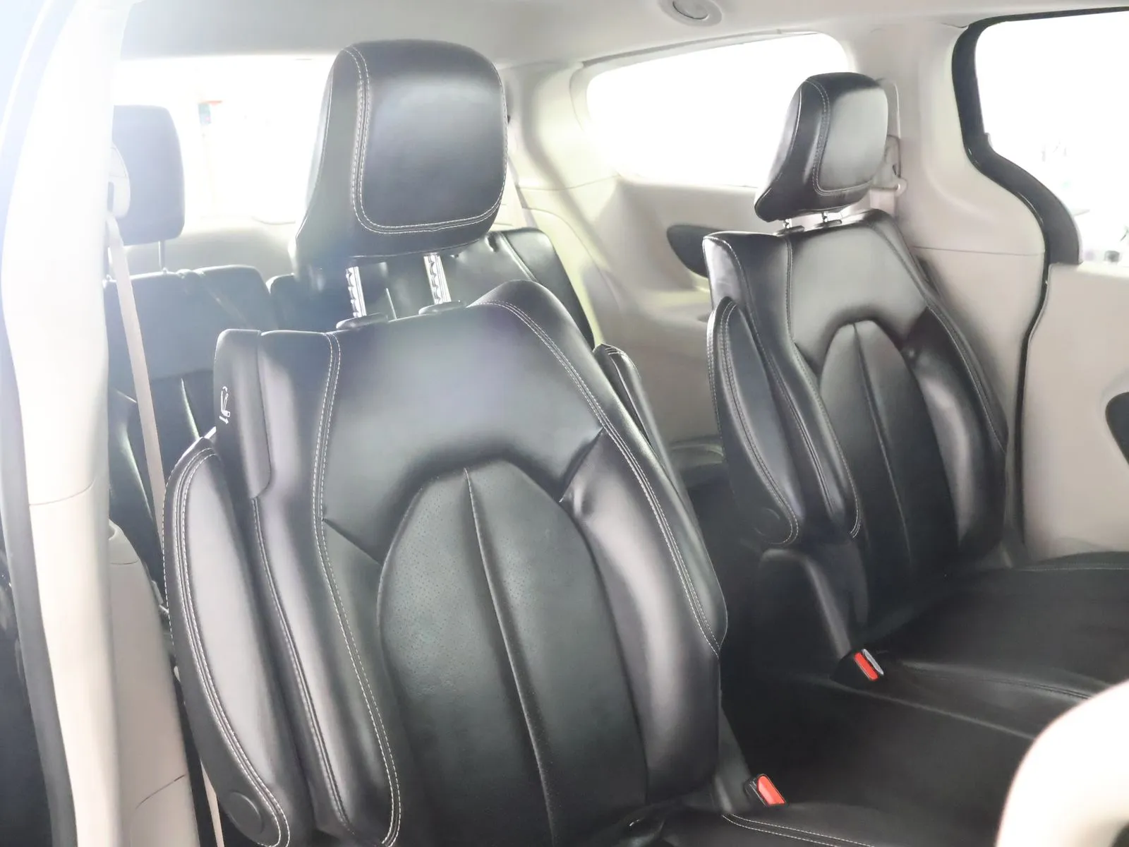 Chrysler Pacifica photo 53