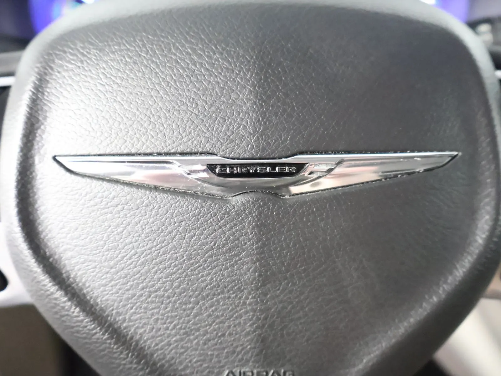 Chrysler Pacifica photo 32
