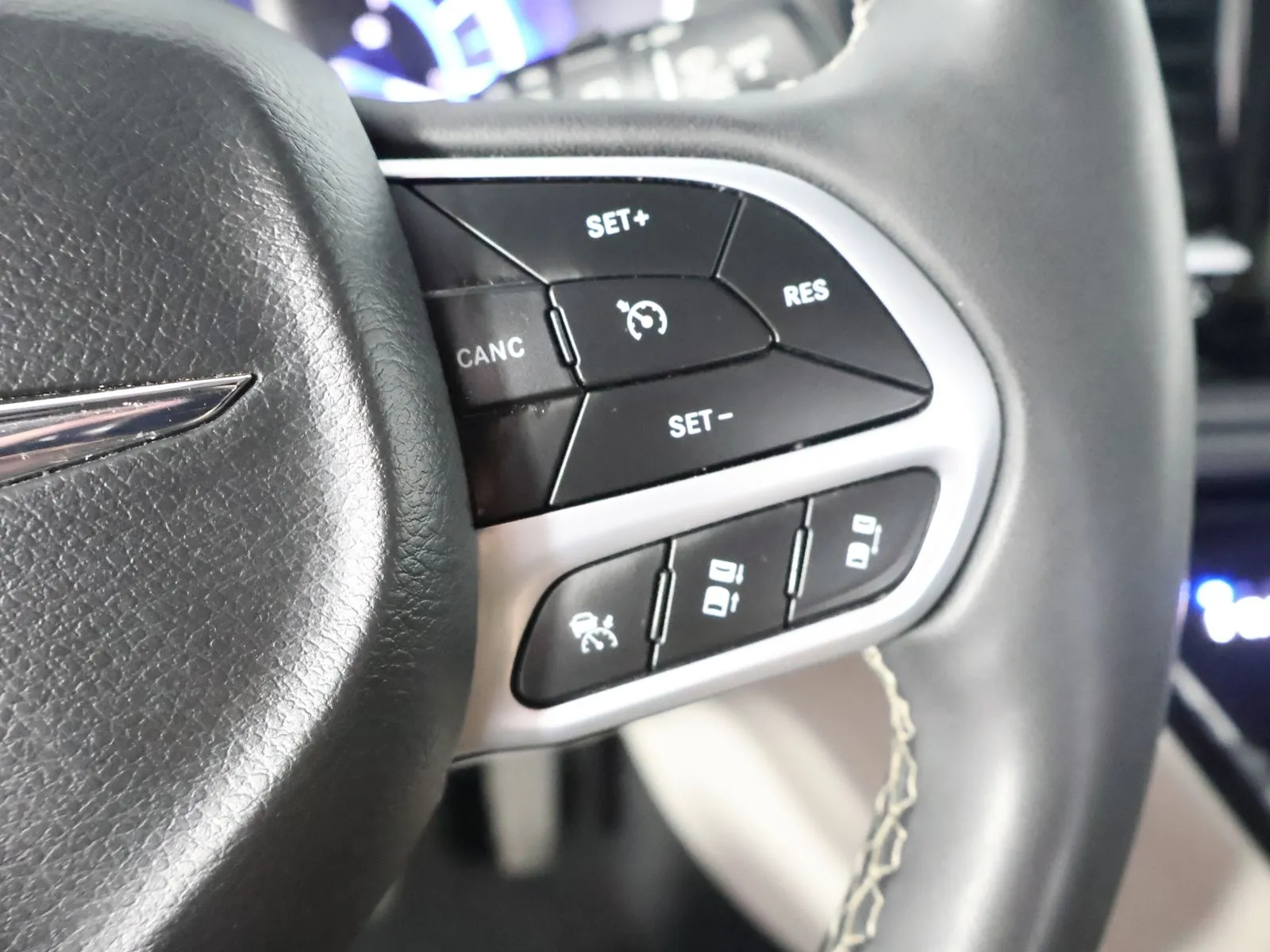 Chrysler Pacifica photo 34