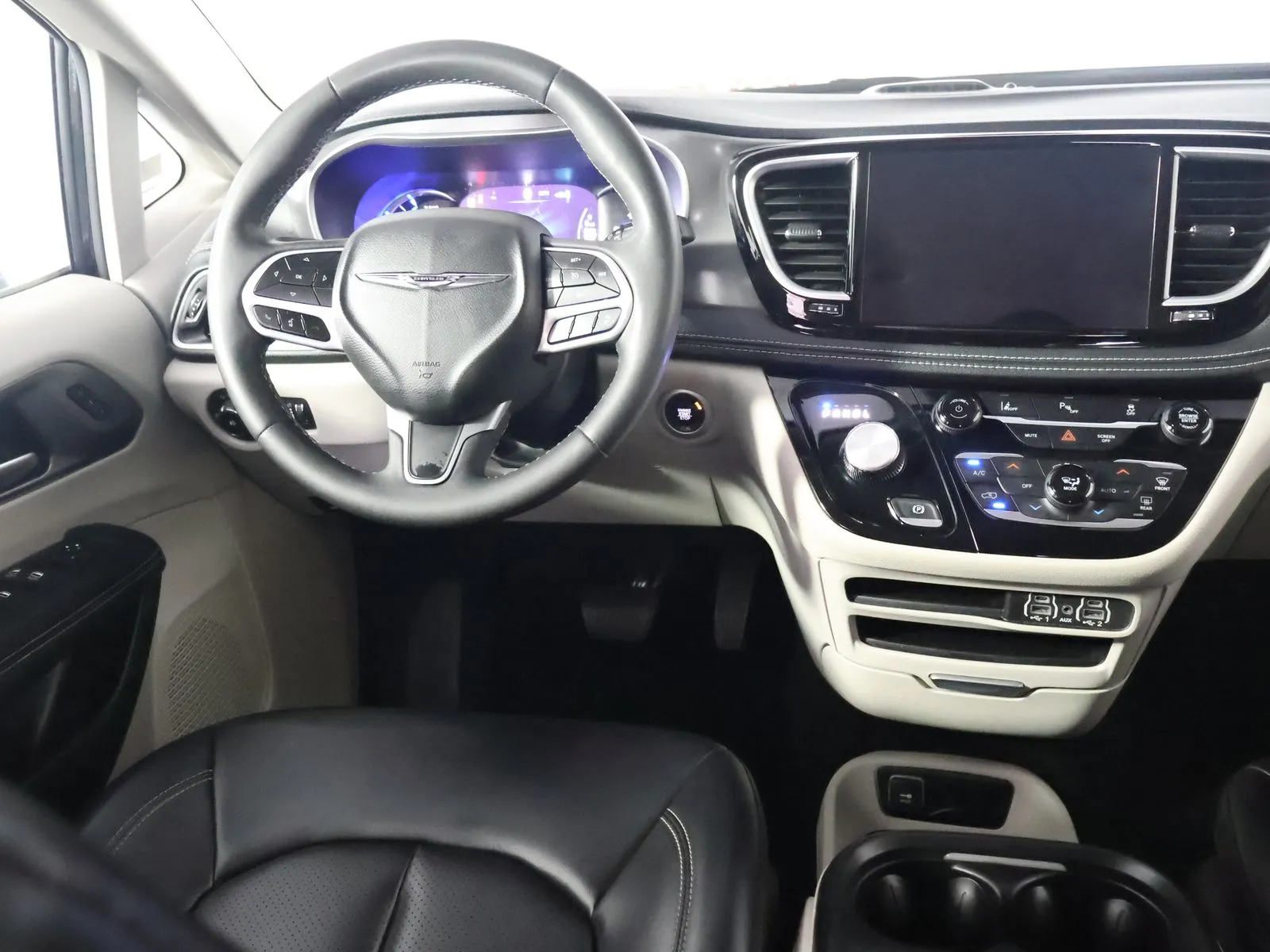 Chrysler Pacifica photo 29