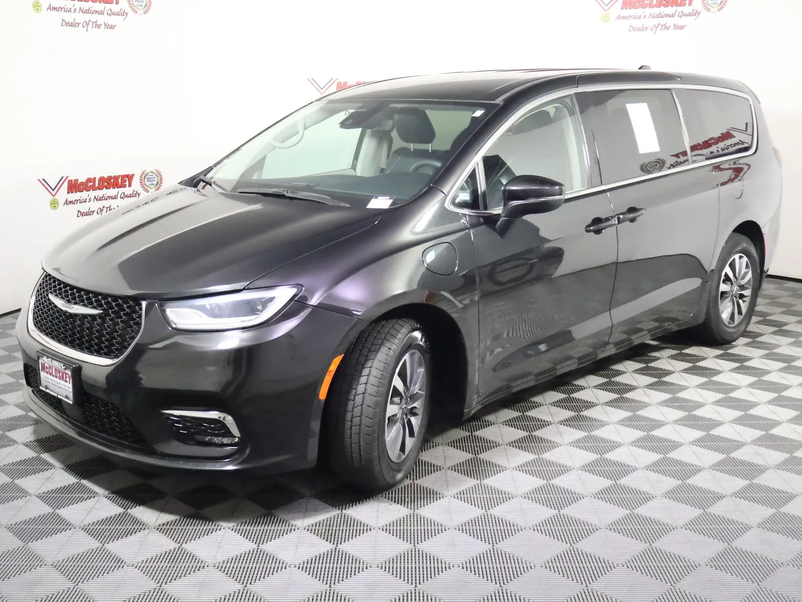 Chrysler Pacifica photo 16