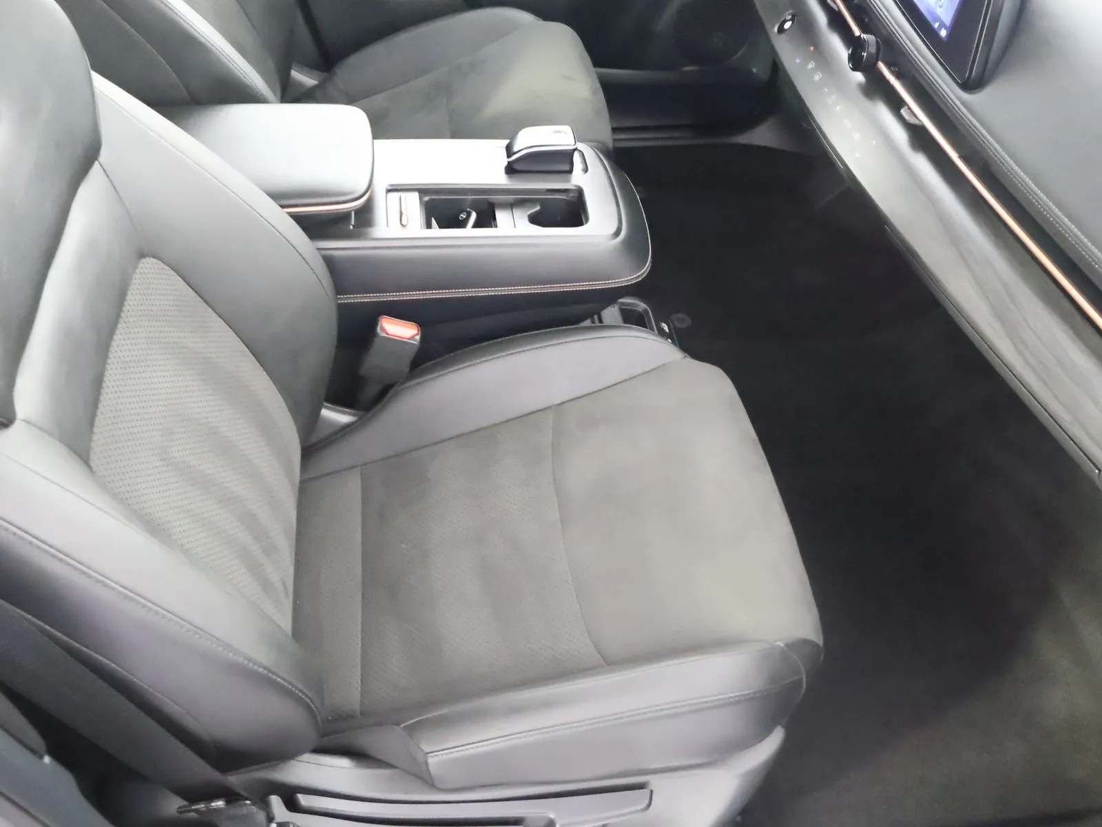 Nissan Ariya photo 48