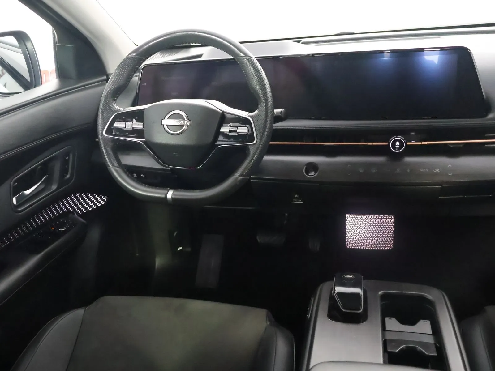 Nissan Ariya photo 29