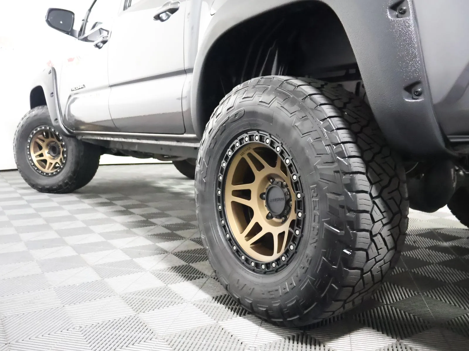 Toyota Tacoma photo 9