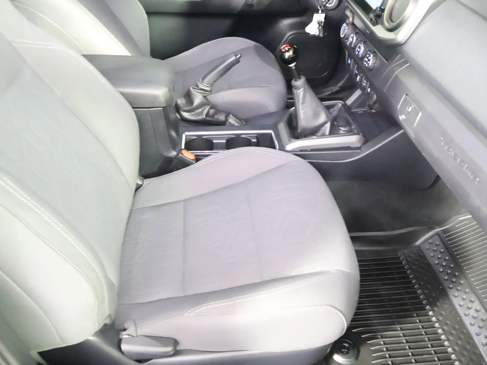 Toyota Tacoma photo 43