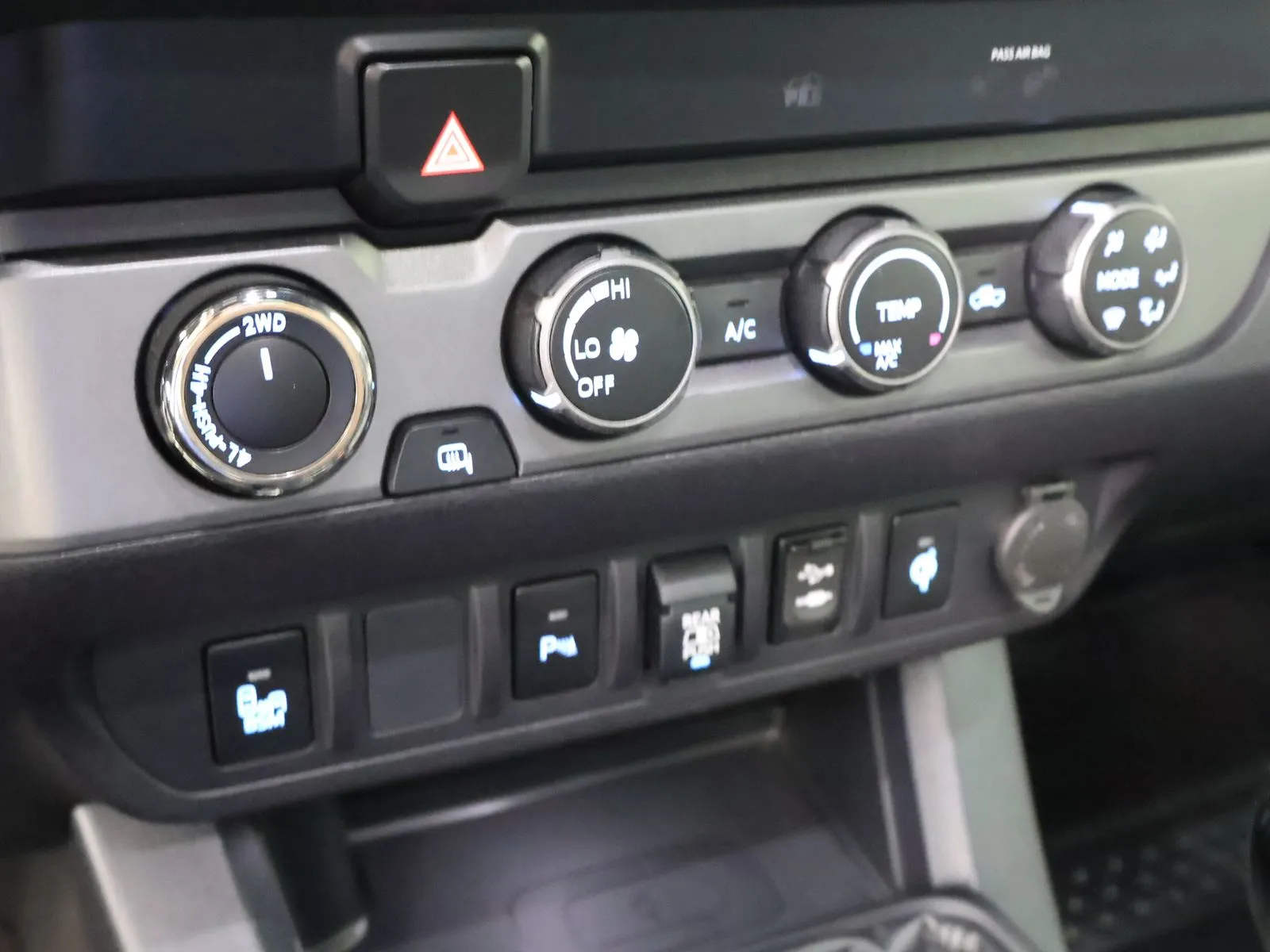 Toyota Tacoma photo 33