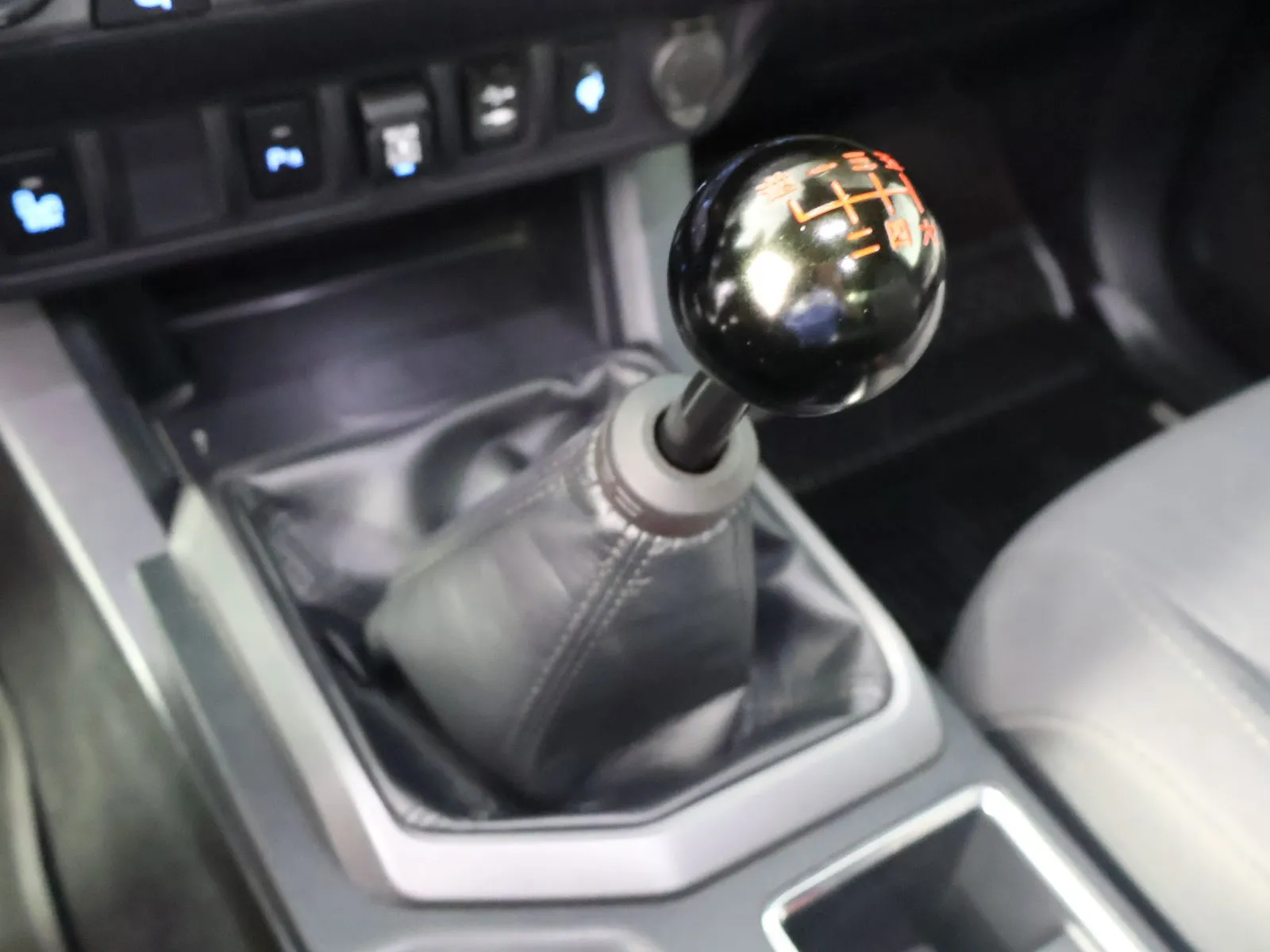 Toyota Tacoma photo 32