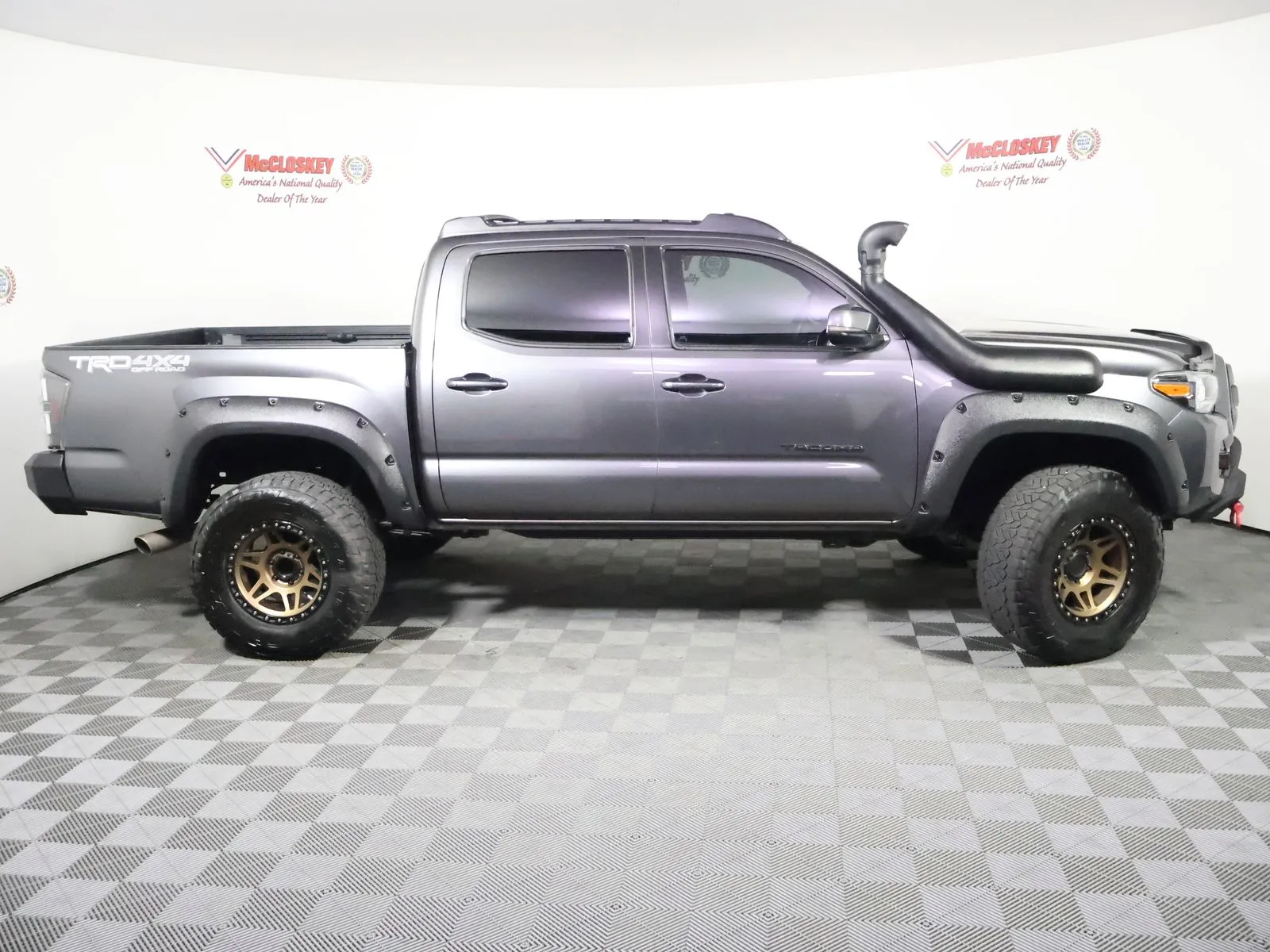 Toyota Tacoma photo 3