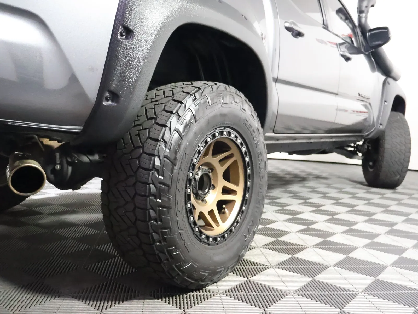 Toyota Tacoma photo 8