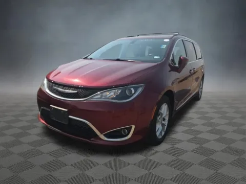 More photos of 2017 Chrysler Pacifica Touring L at McCloskey Imports & 4x4s (Licensed as McCloskey Isuzu), CO