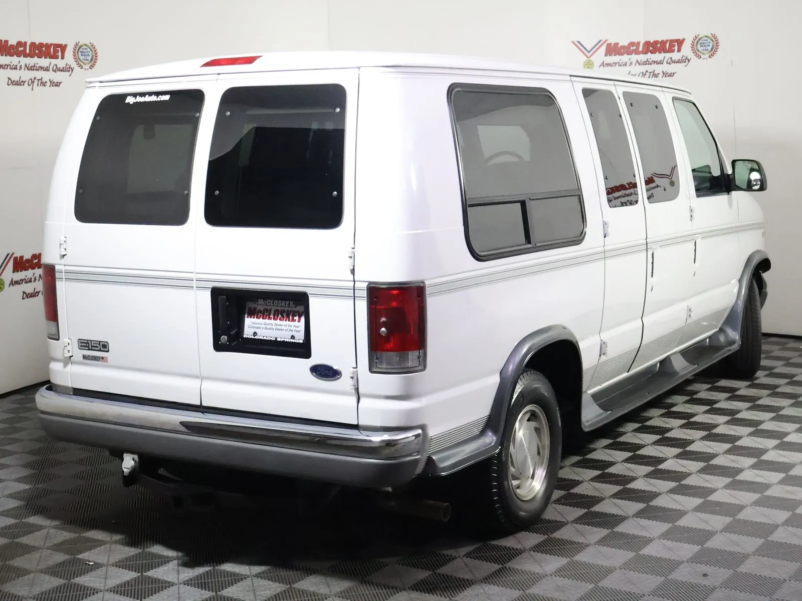Ford E-150 photo 17