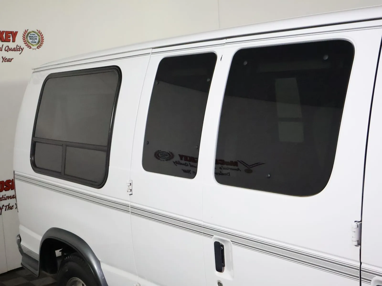 Ford E-150 photo 31