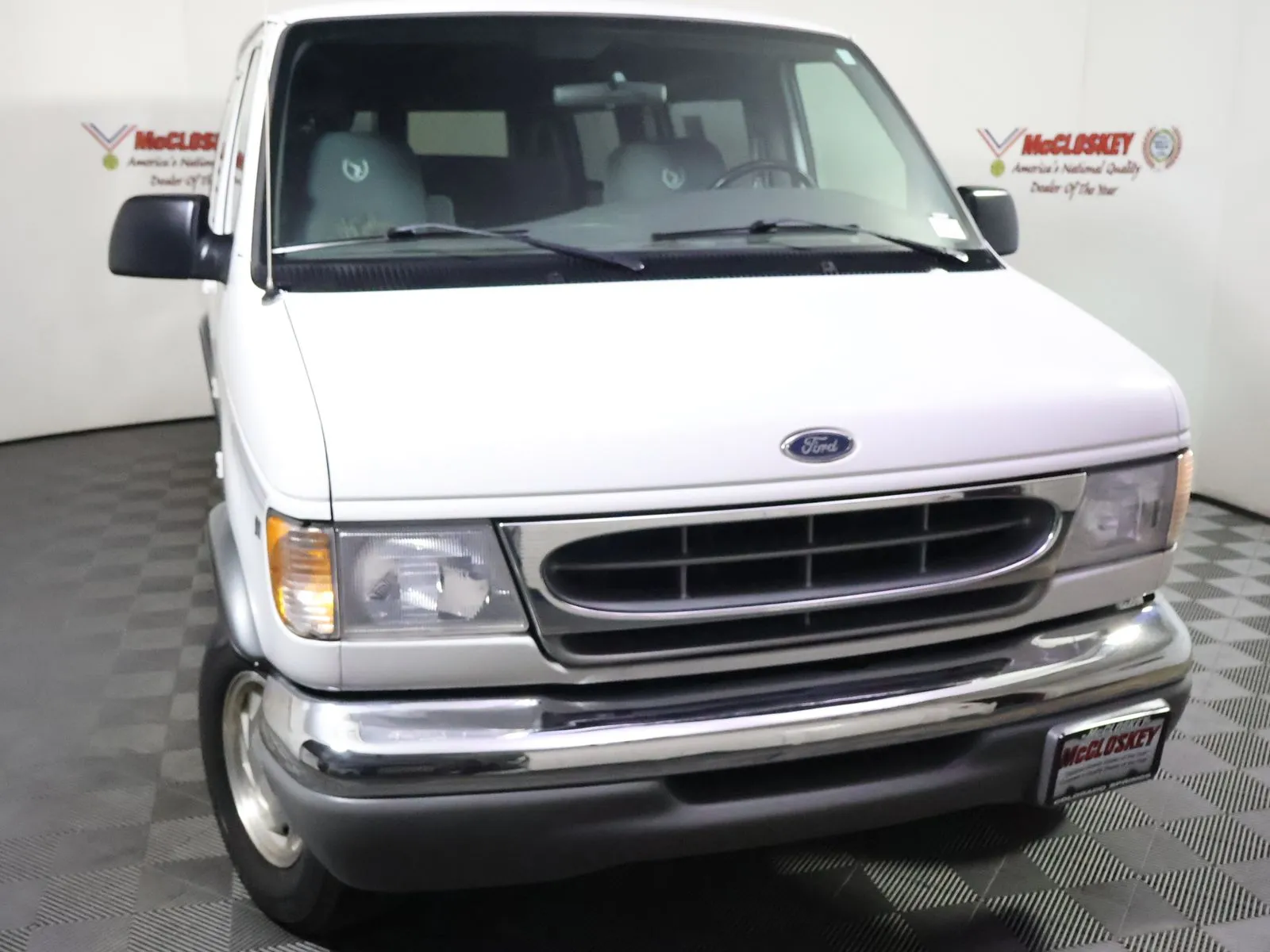 Ford E-150 photo 25
