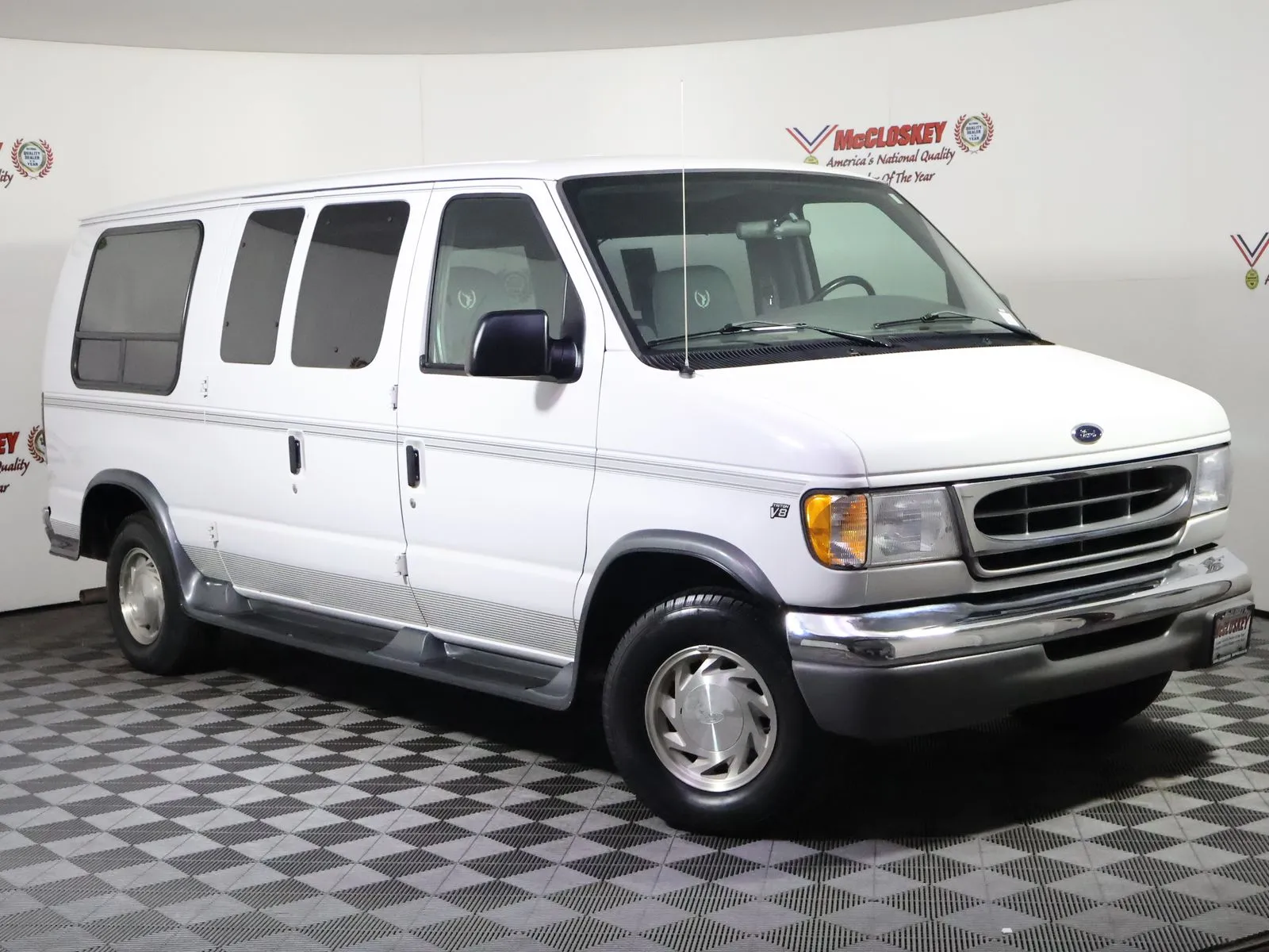Ford E-150 photo 13