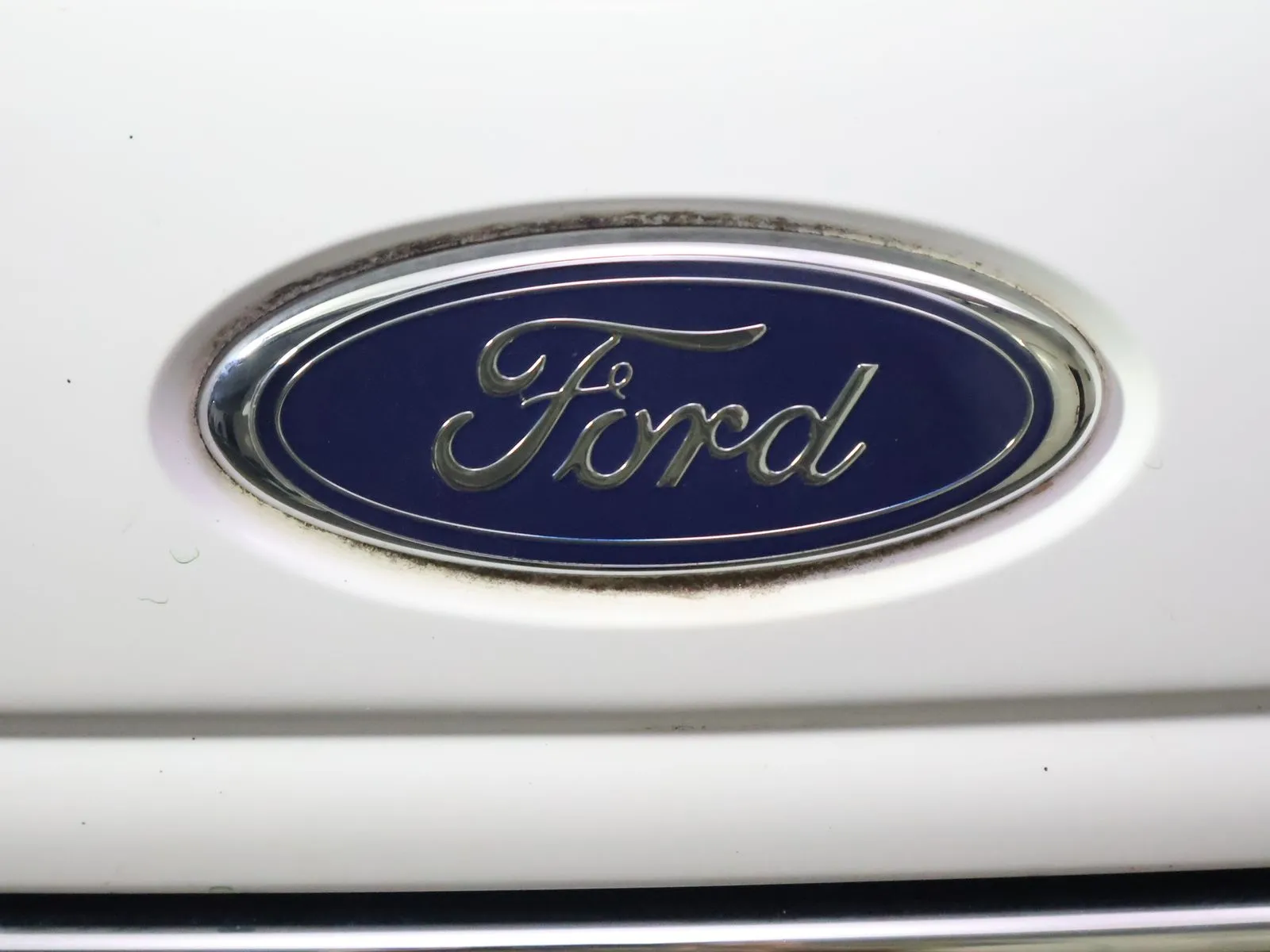 Ford E-150 photo 26
