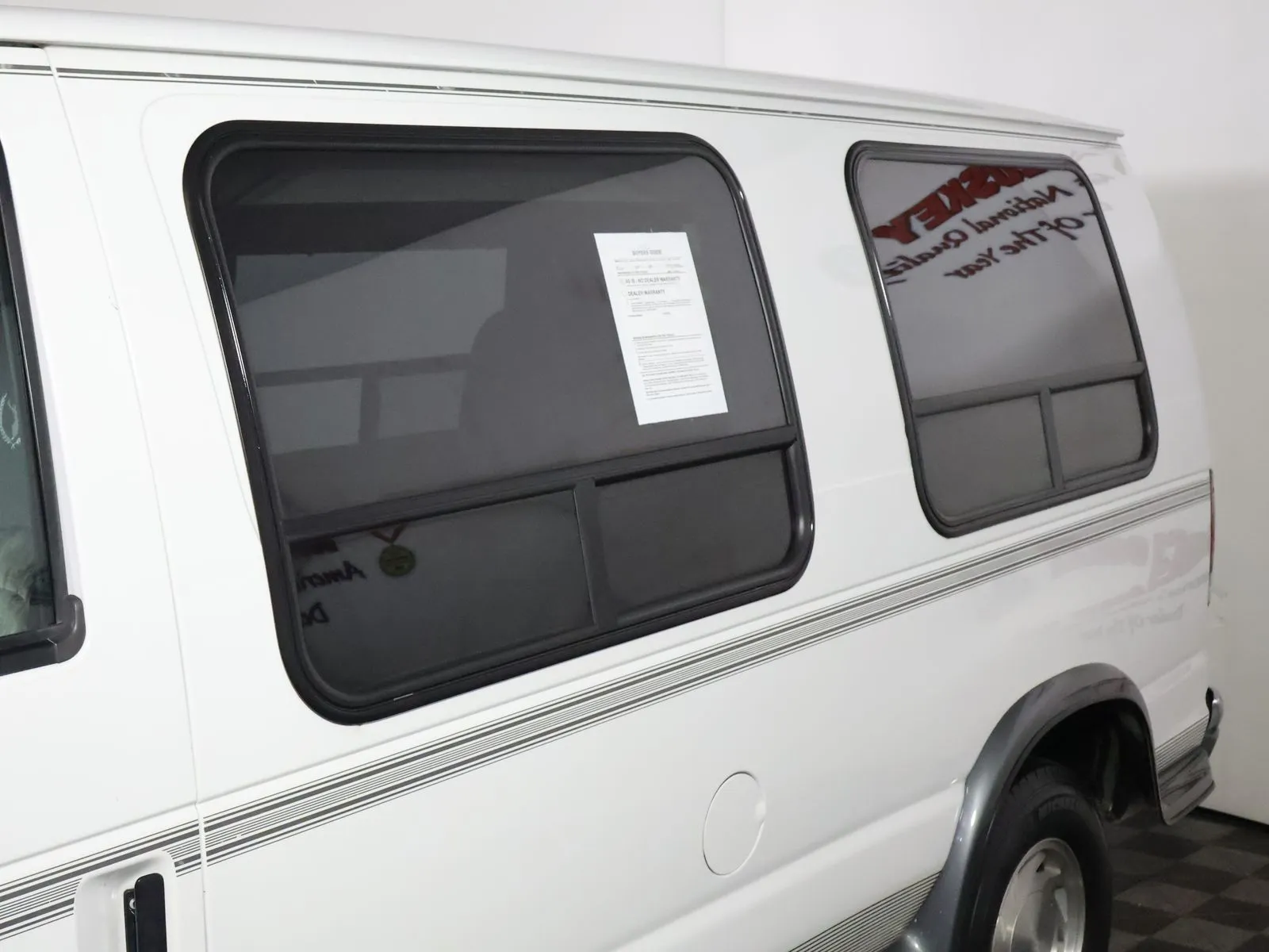 Ford E-150 photo 32