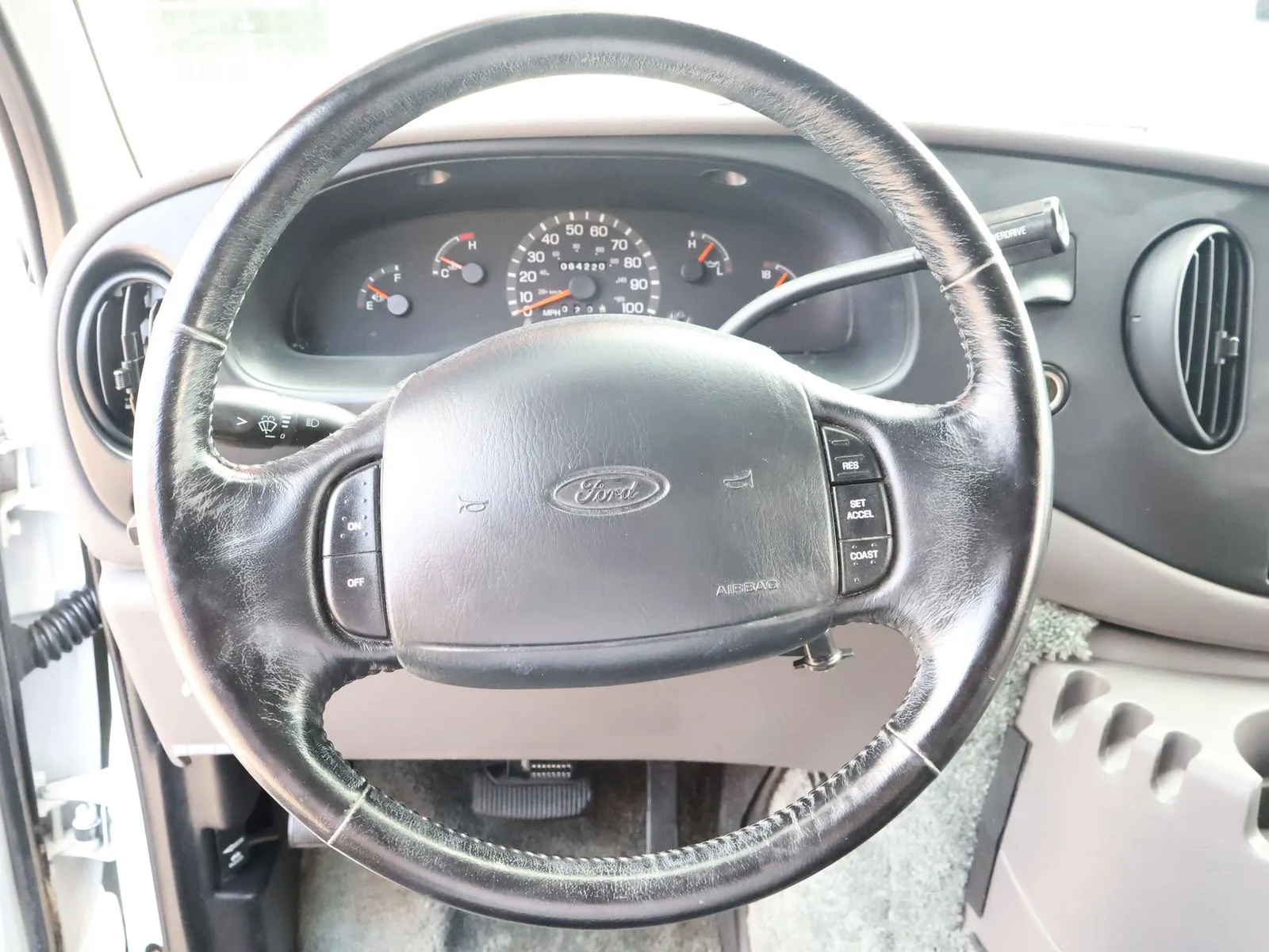 Ford E-150 photo 39