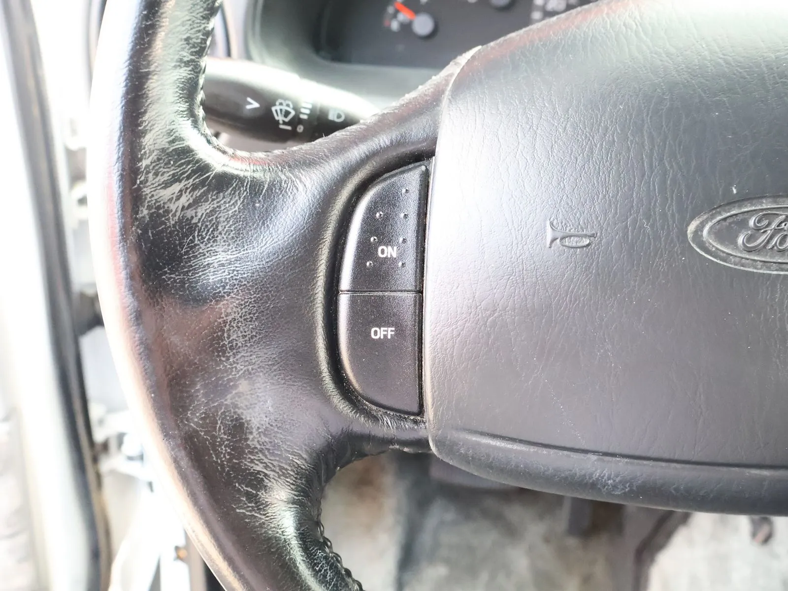 Ford E-150 photo 41