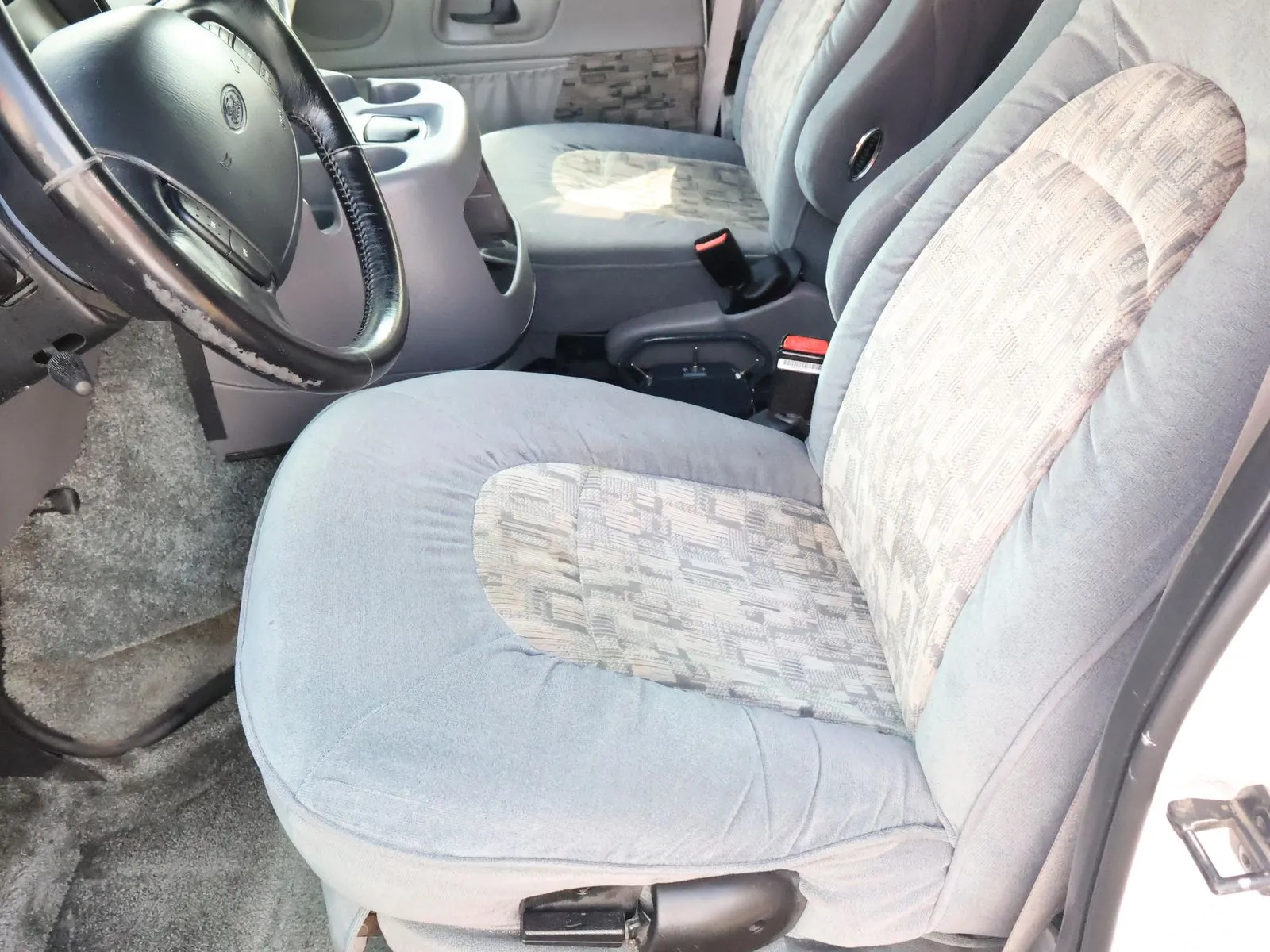 Ford E-150 photo 34