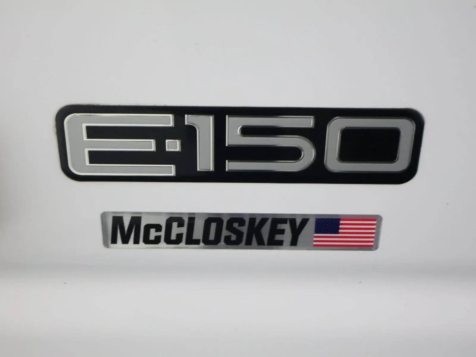 Ford E-150 photo 30