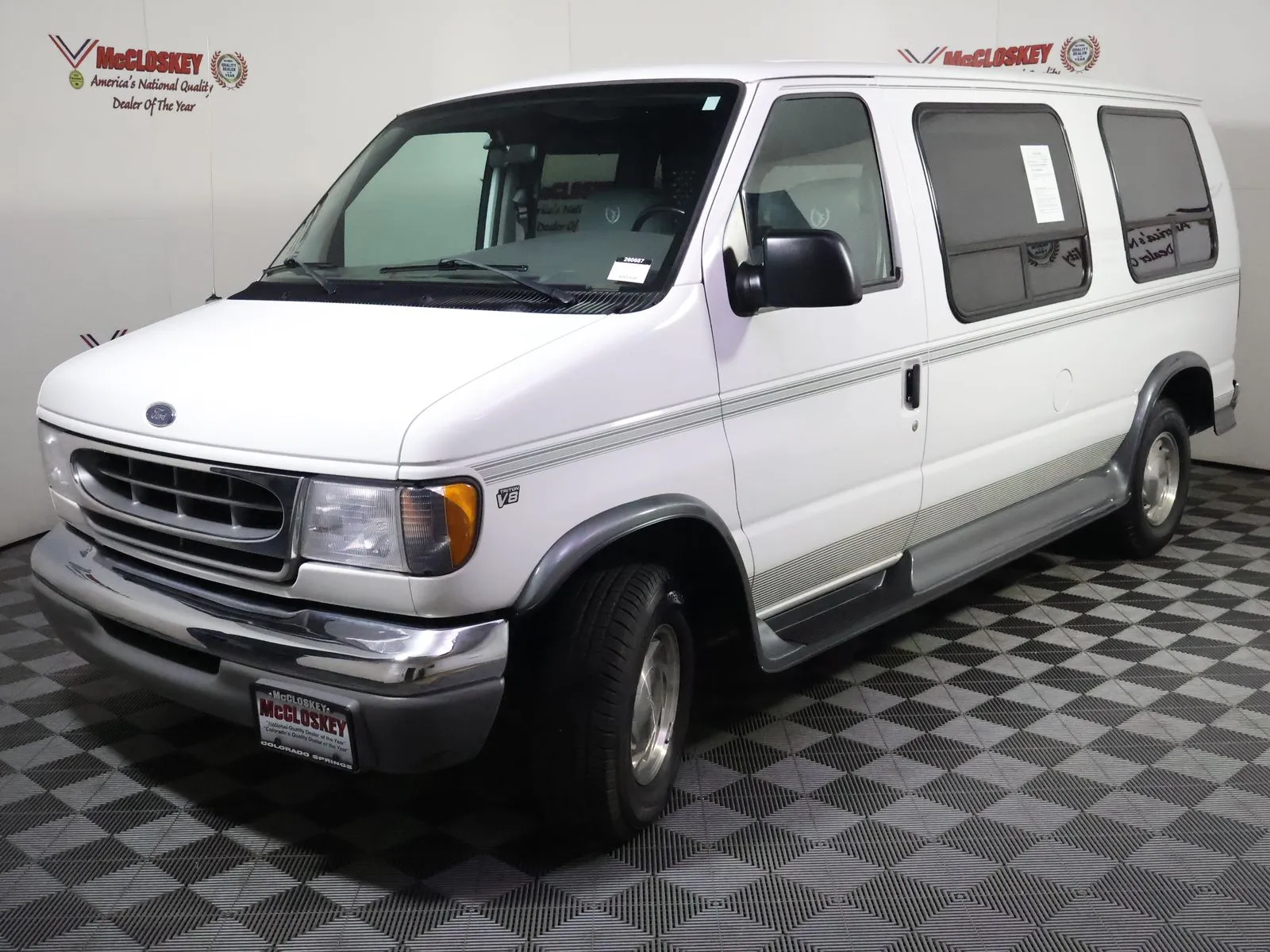 Ford E-150 photo 24