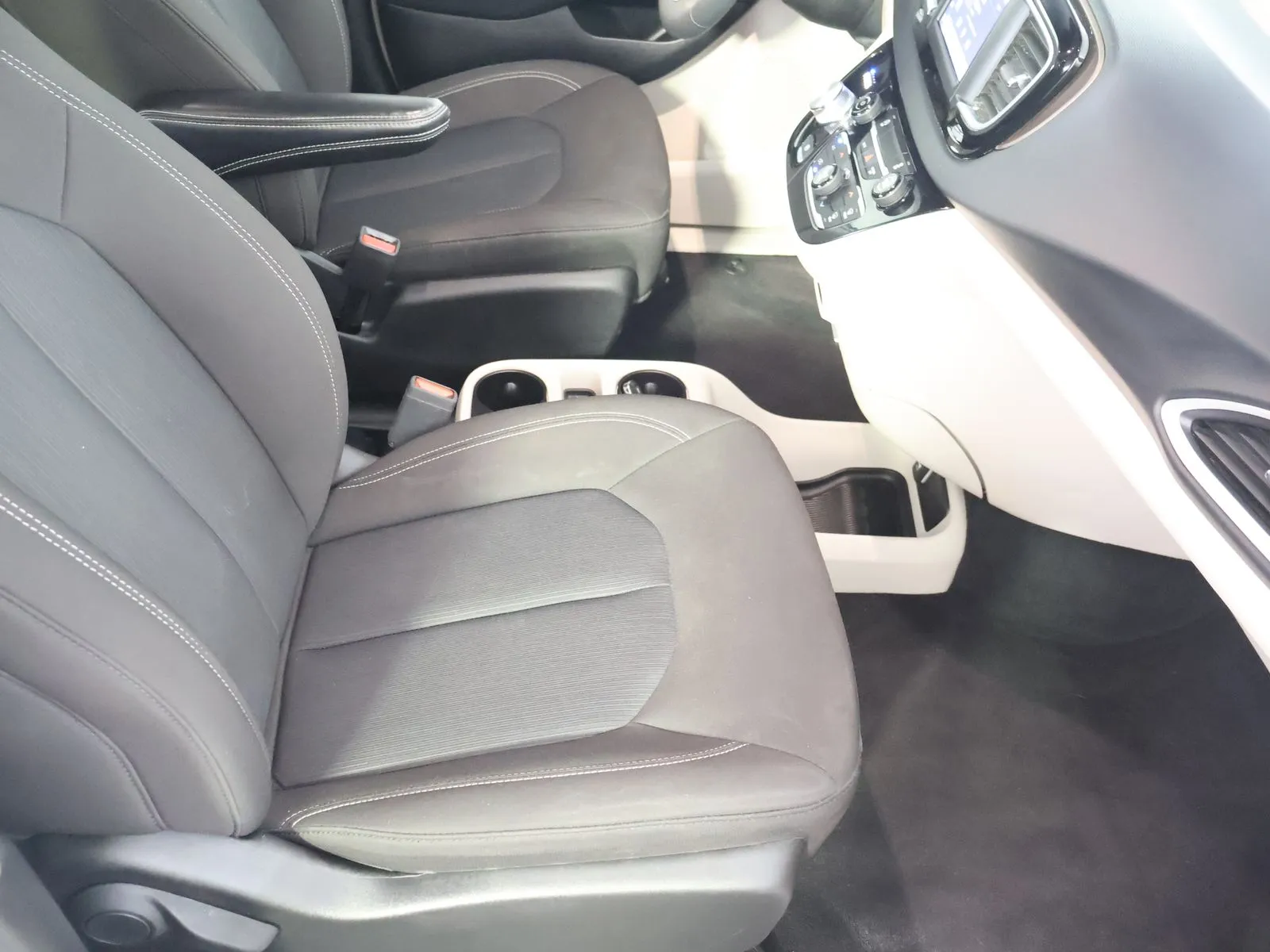 Chrysler Voyager photo 53