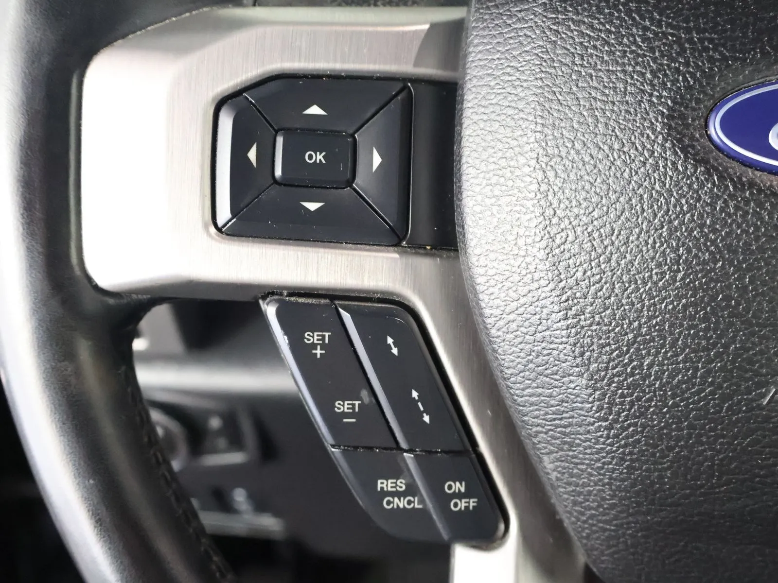 Ford F-250SD photo 45
