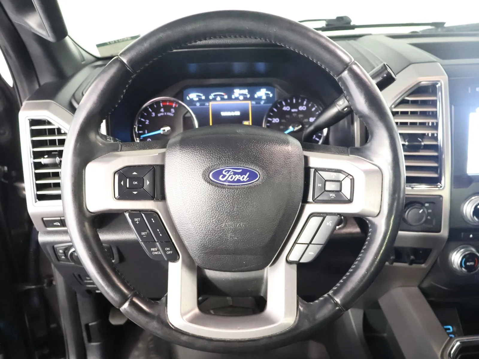 Ford F-250SD photo 43