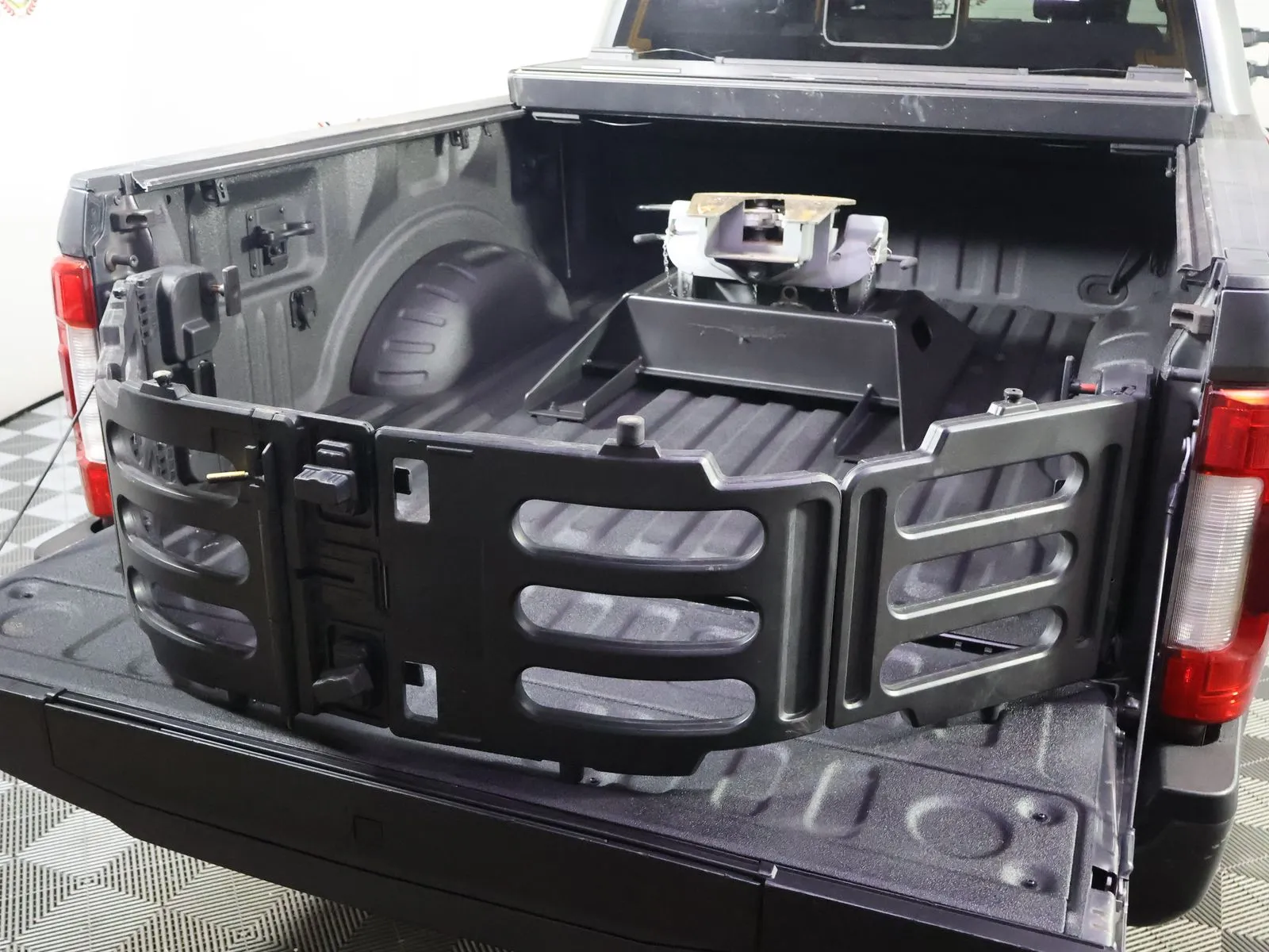 Ford F-250SD photo 17
