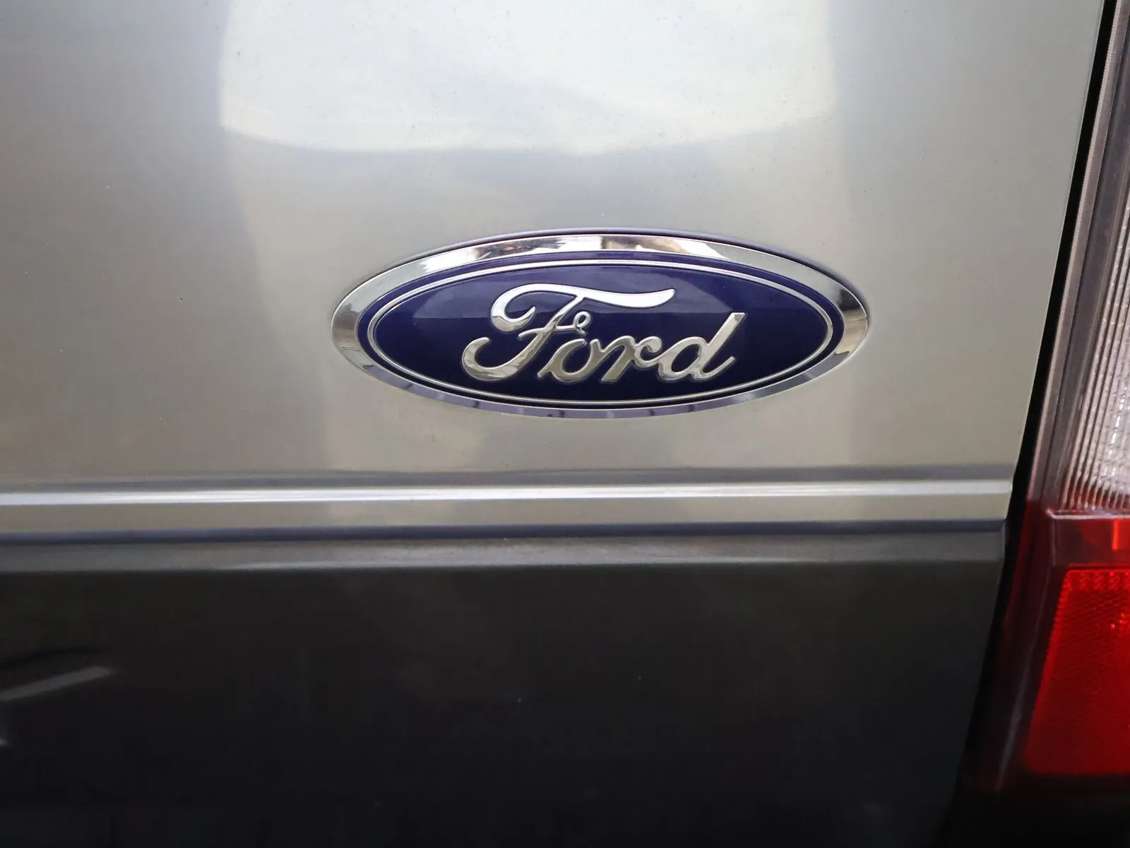 Ford F-250SD photo 11