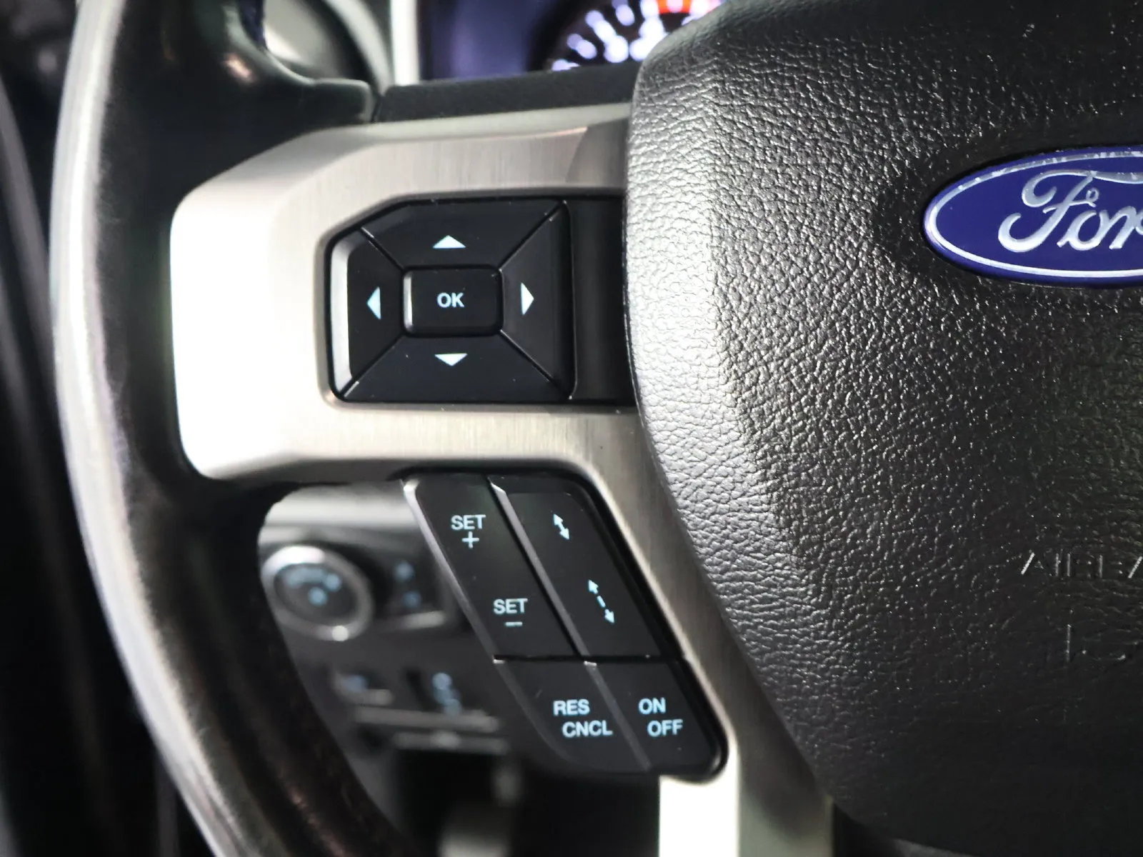 Ford F-250SD photo 26